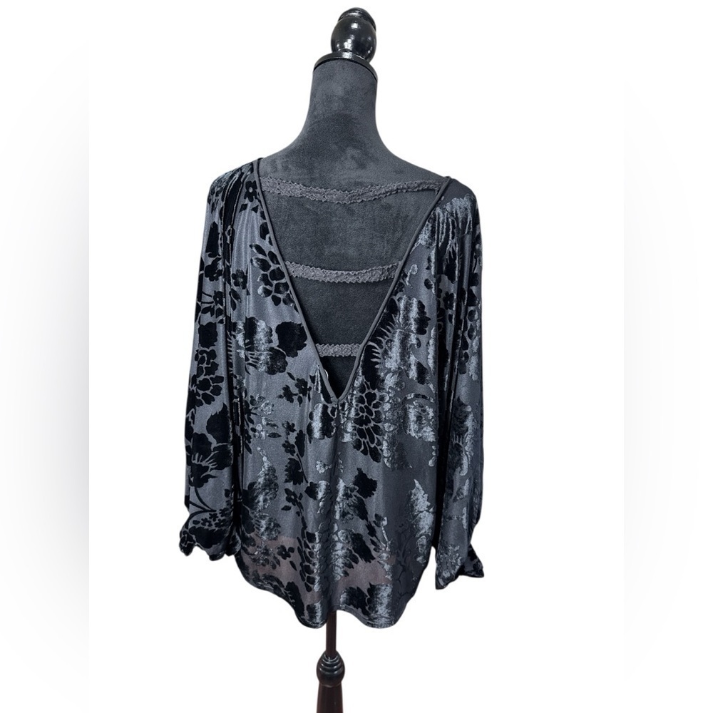 Basically Me Black Velvet Burnout Batwing Top Women’s S/M Oversized Blouse USA - Picture 4 of 9
